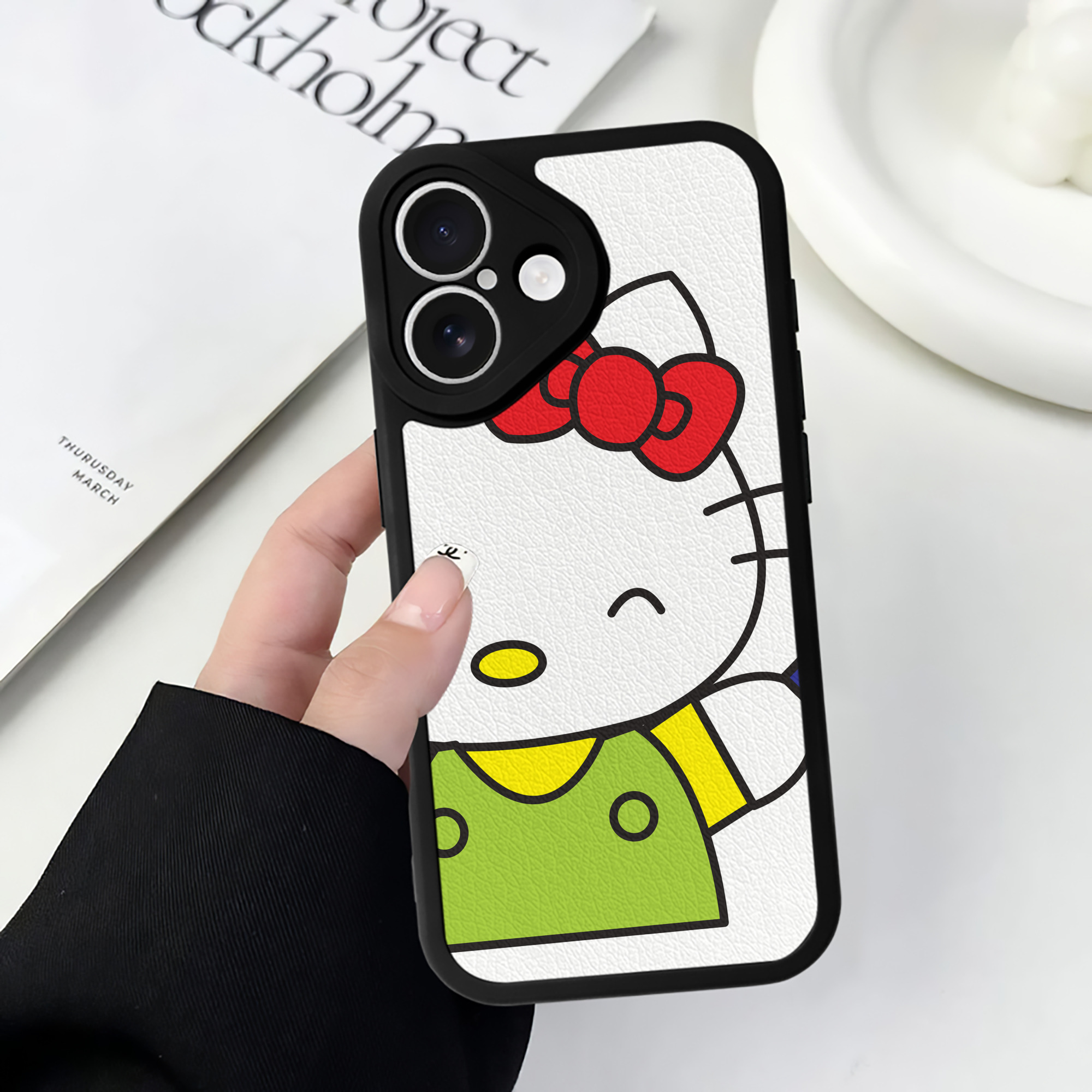 （画像用） Hello Kitty ハローキティ 【iPhone 16シリーズ対応】シリコンスマホケース（レザー調） 材質：シリコン